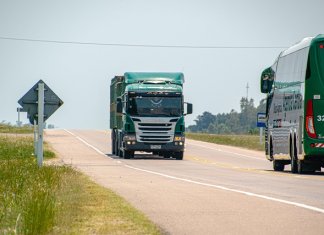 Przyczepy ciężarowe w transporcie ponadgabarytowym – jak wyznaczają nowe granice logistyki dużych ładunków? Werka - przyczepy ciężarowe (3).jpg